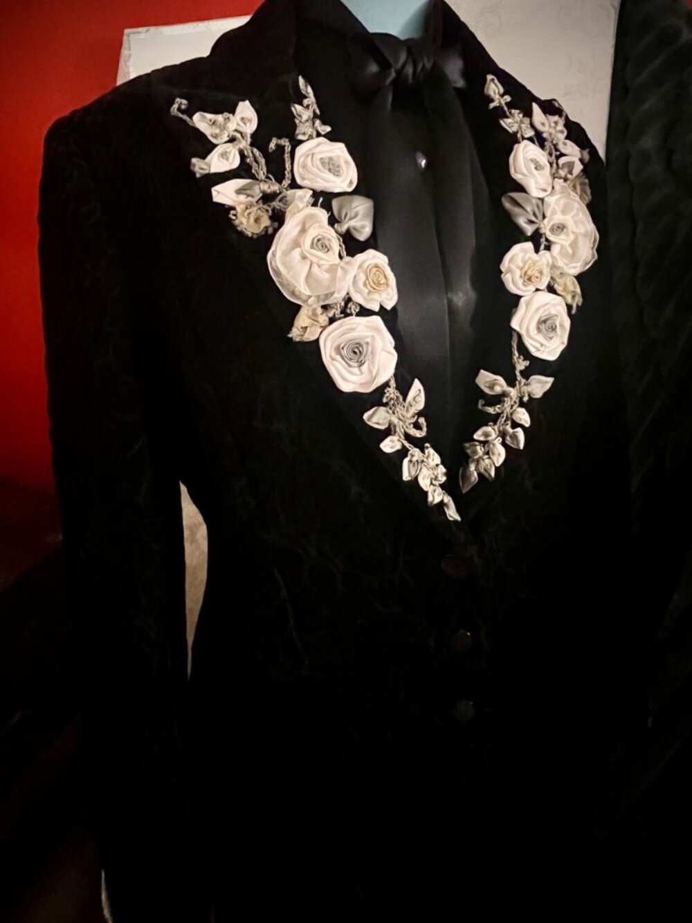 White House Black Market Black Velvet Floral Ribbon Embroidered Coat M - Picture 9 of 16